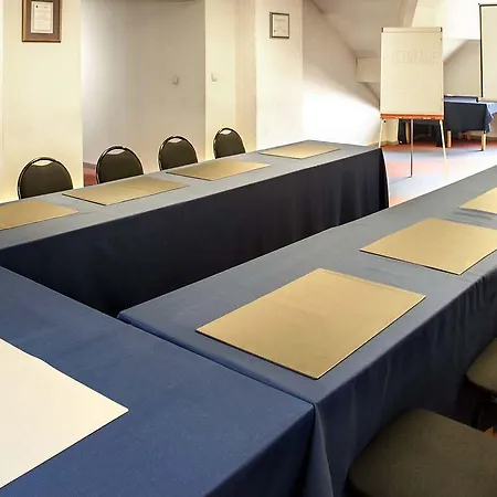 Brit Hotel Confort Deltour Mende Hotell